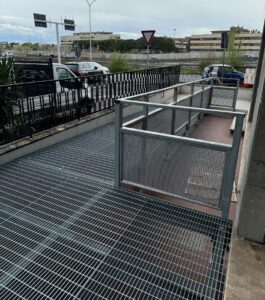 Passerella disabili con grigliati metallici SG Carpenteria Brescia